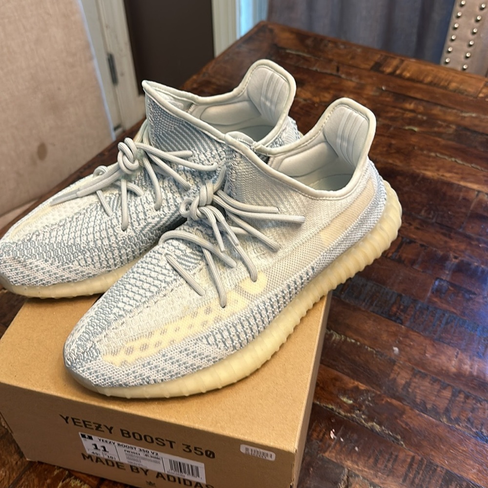 YEEZY CLOWHT SIZE 11 - Picture 6 of 6